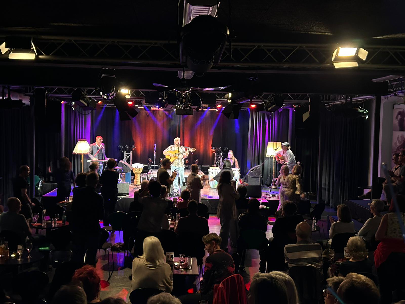 Charly Gitanos in einem Theater